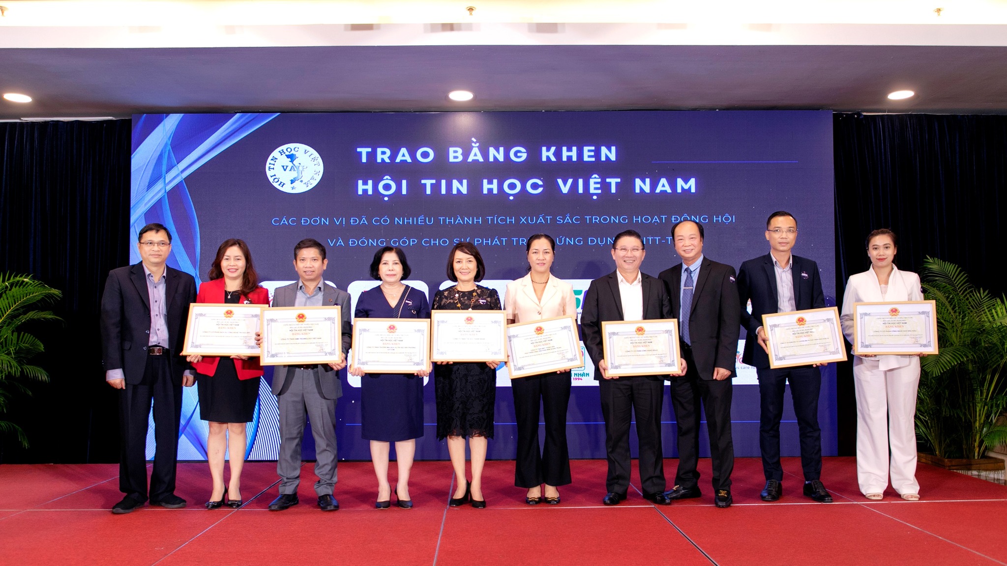 Sao Bắc Đẩu nhận bằng khen từ Hội tin học Việt Nam tại chương trình Họp mặt đầu năm - Giao lưu, kết nối doanh nghiệp 2023